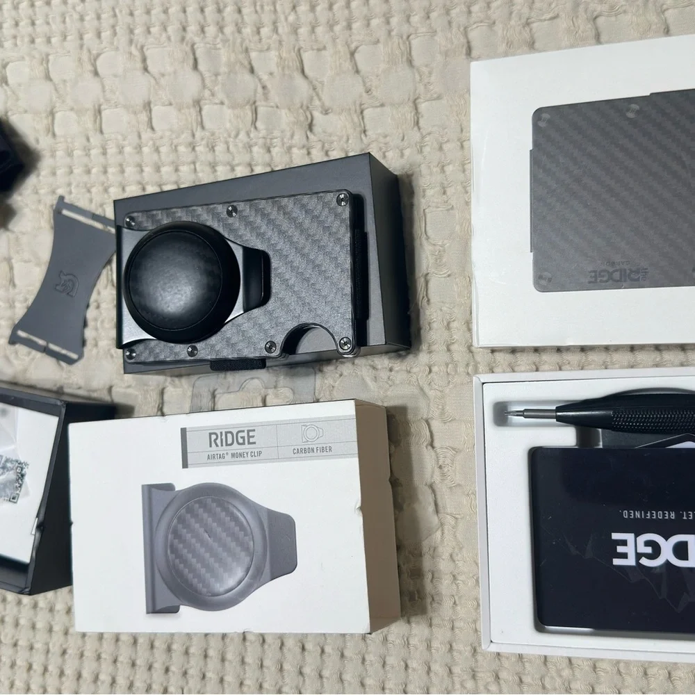 Ridge Carbon Fiber Wallet 3k weave and air tag money clip** carbon fiber